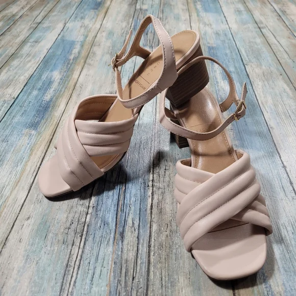 LC Lauren Conrad Sandals. - Picture 1 of 10